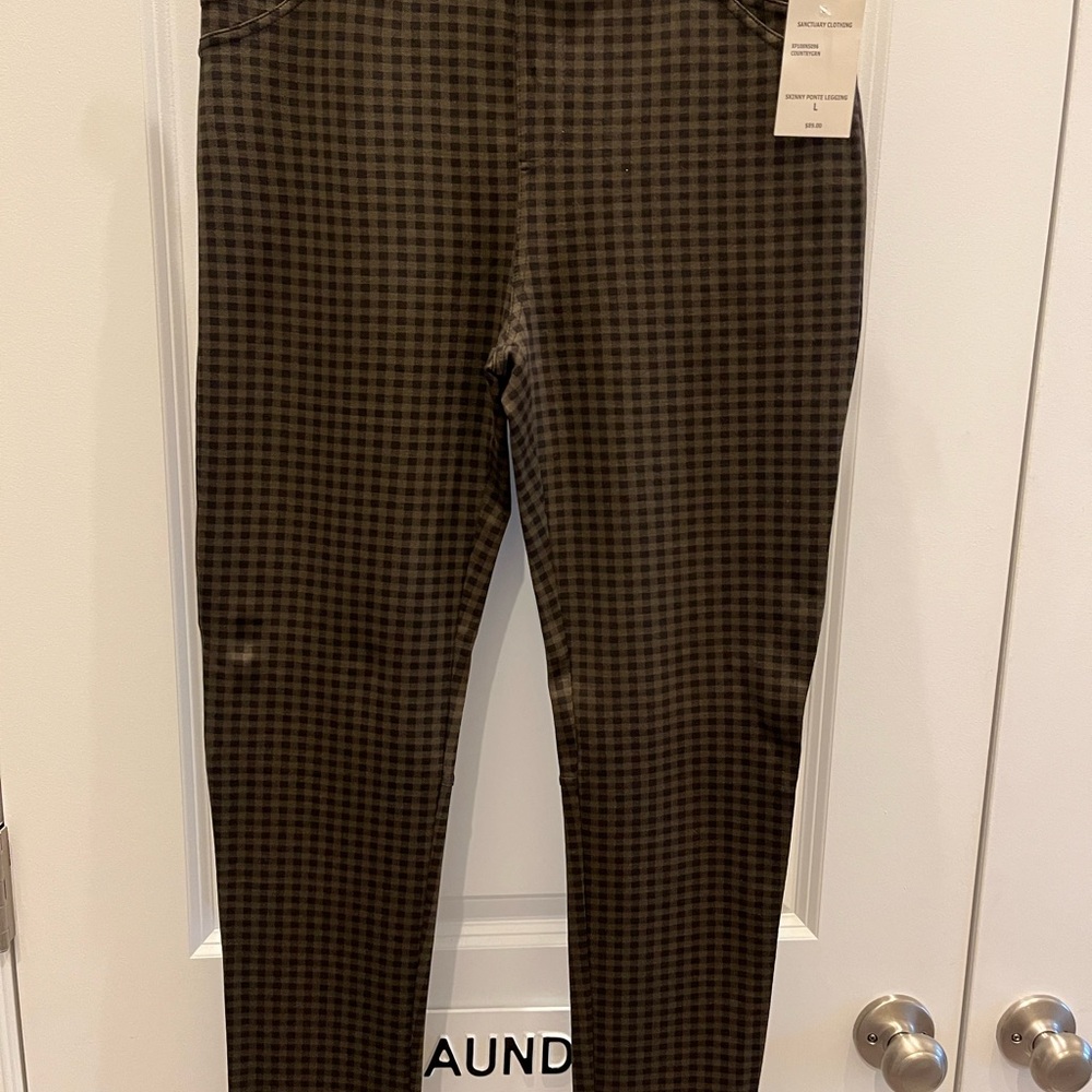 Stylish Checkered Leggings